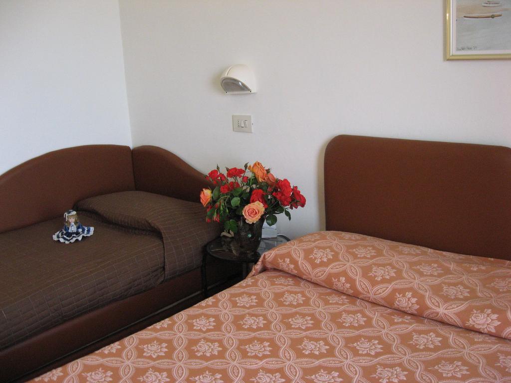 Hotel Rosati Rimini Phòng bức ảnh